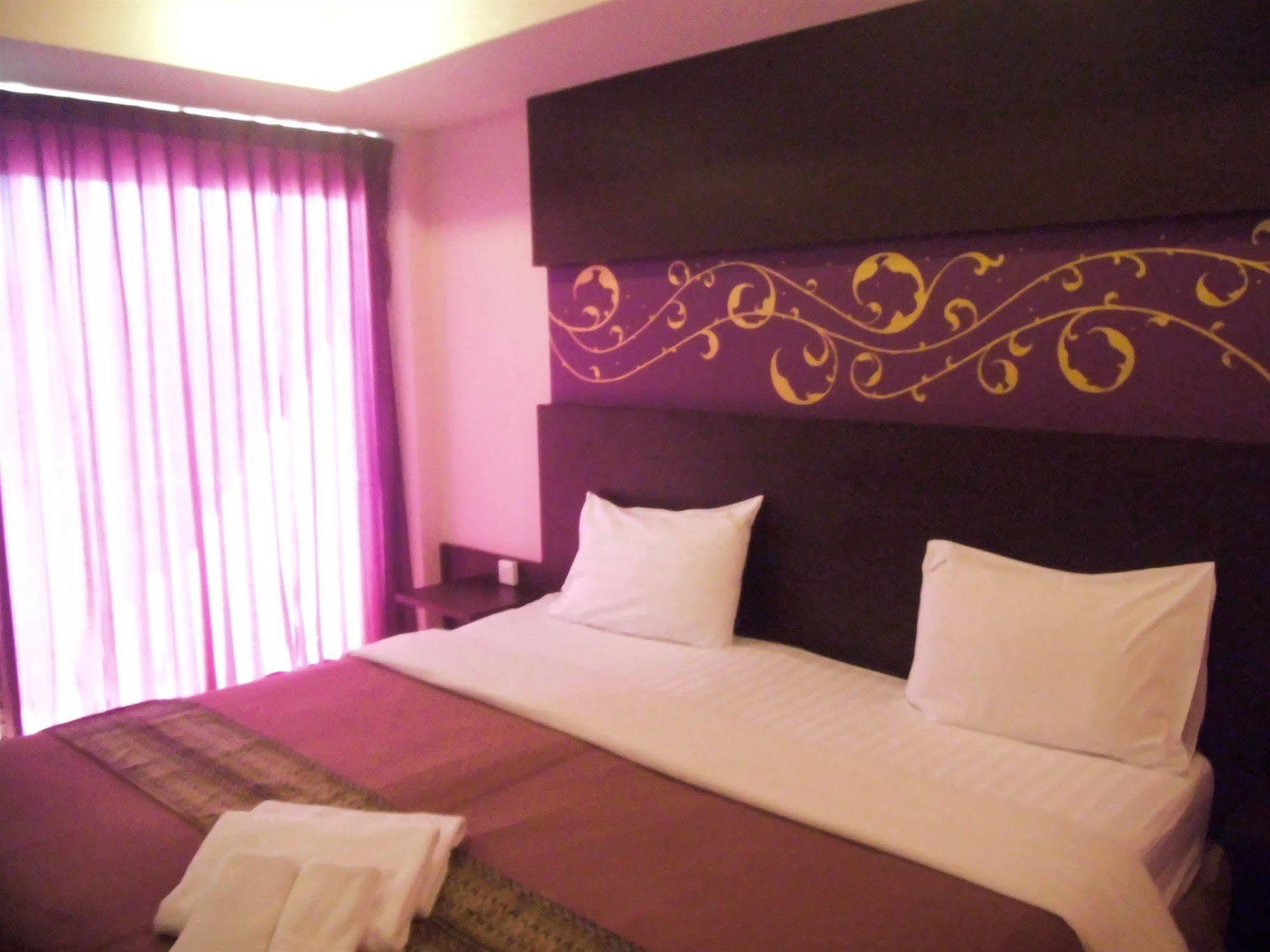 Baan Chalelarn Hotel Hua Hin Exterior photo